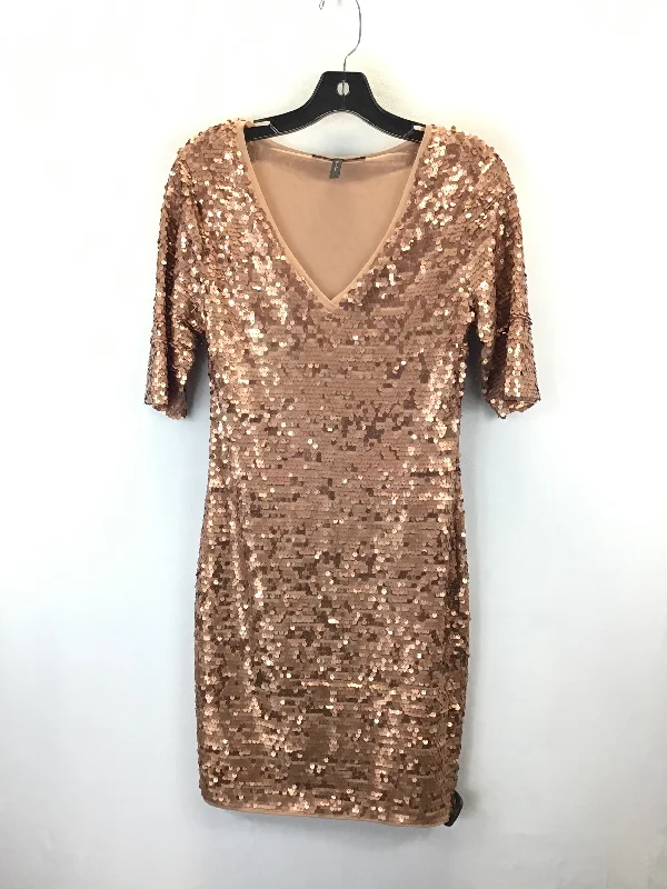 classic fit-and-flare dressDress Casual Short By Bcbgmaxazria In Gold, Size: M