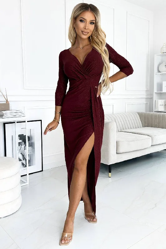 flowy dressNumoco 404-5 Shiny dress with a neckline and a slit on the leg - Burgundy color