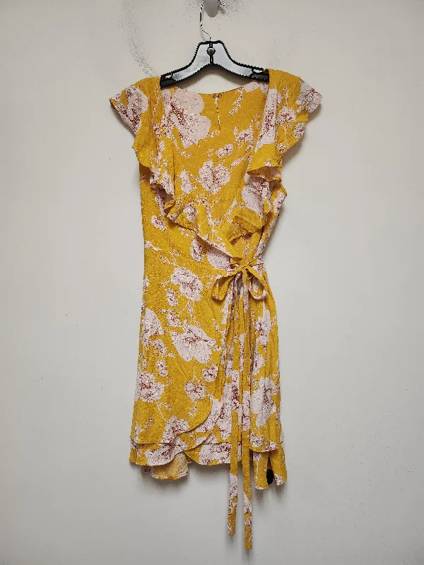 cocktail party dressDress Casual Short By Free People In Yellow, Size: M